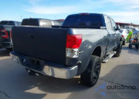 2008 Toyota Tundra Base 5.7L V8 z USA, uszkodzony, nr VIN 5TFRV54158X042840